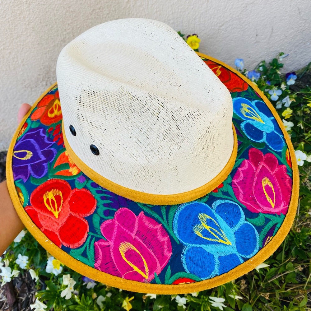 Embroidered artisanal Hat